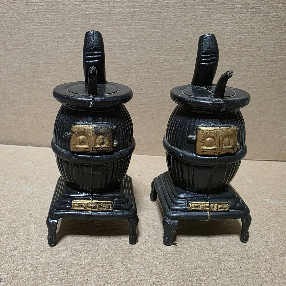 Vtg Pot Belly Stove Salt Pepper Shaker Set #159